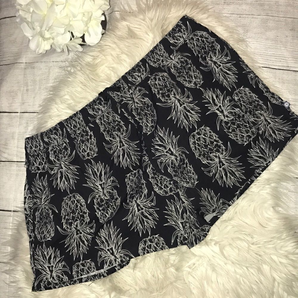 Lauren James Nylon Pineapple Shorts Elastic Waist Pull-On Black White